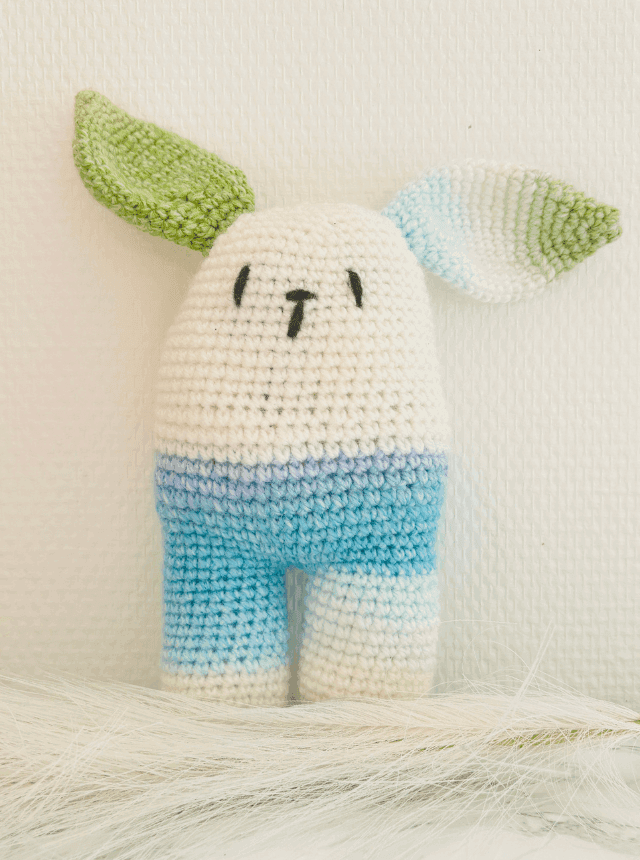 konijntje tweepoot blauw gekleurd