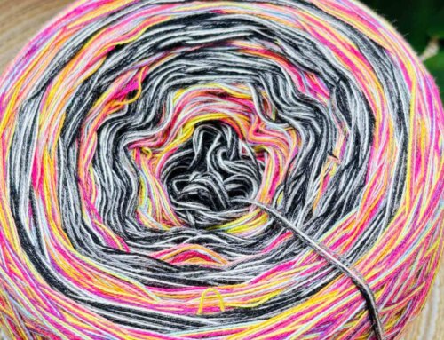 Zwart wit en kleurrijk; de nieuwe Nevermore Girls garencake